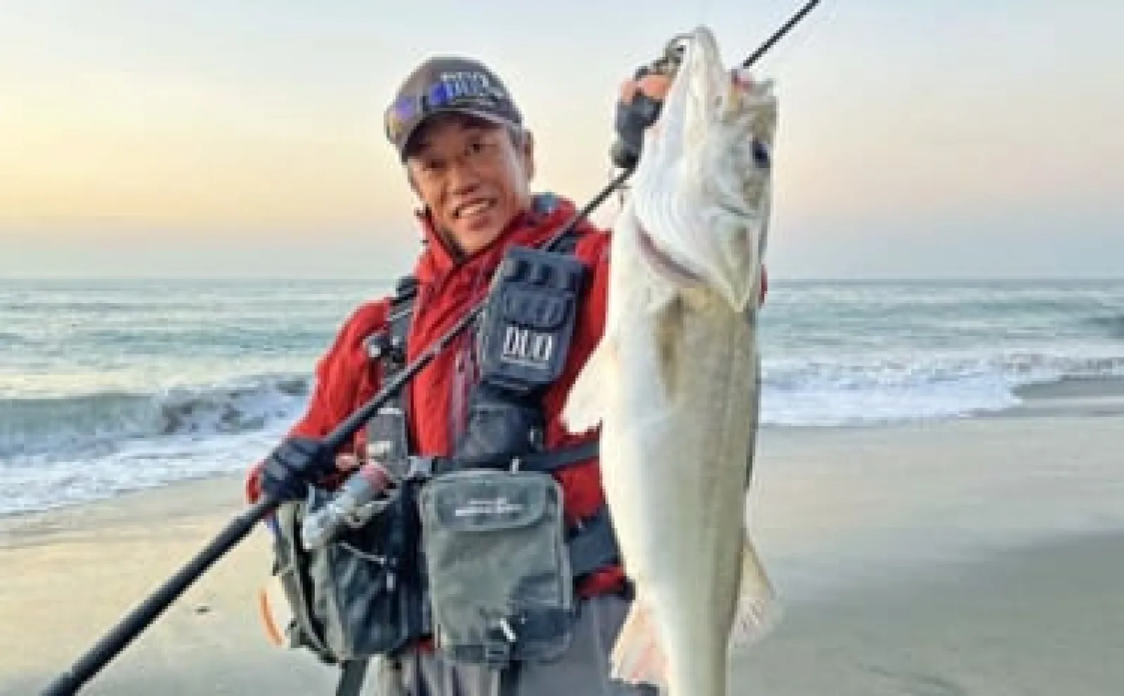サーフルアー釣行で70cmシーバス好捕【愛知・田原】波が崩れるタイミングを狙う？
