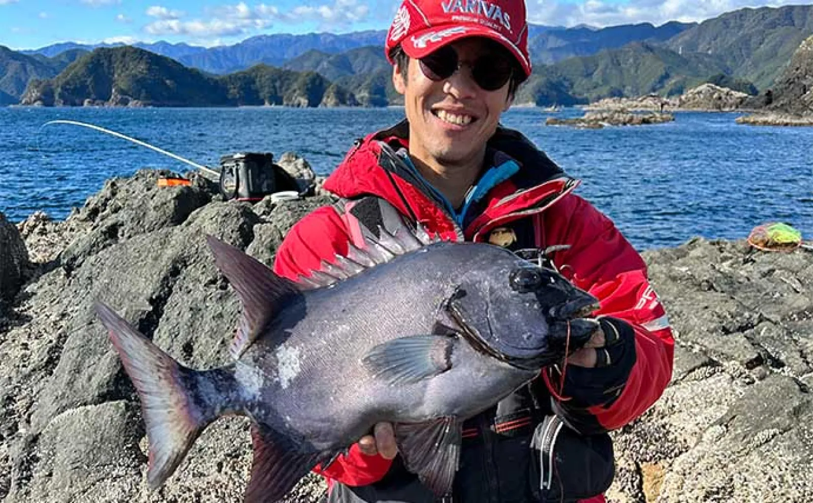 磯での底物釣りで57cmイシダイ【三重・紀北】高水温の影響で年中狙うことが可能に | アウトドア | カーライフ・カー用品サイトMOBILA（モビラ）