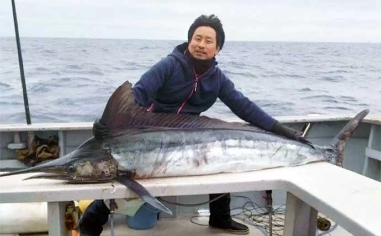 【船釣り釣果速報】マグロ狙いのジギングで想定外のマカジキがヒット(三重)