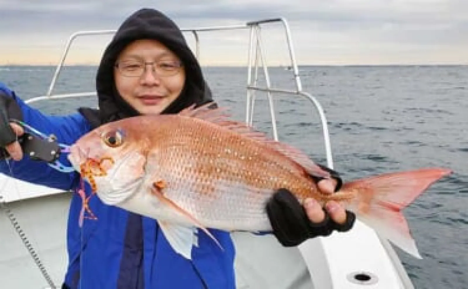 東京湾タイラバ五目釣りで本命マダイに好ゲストのサワラも顔見せ【埼玉