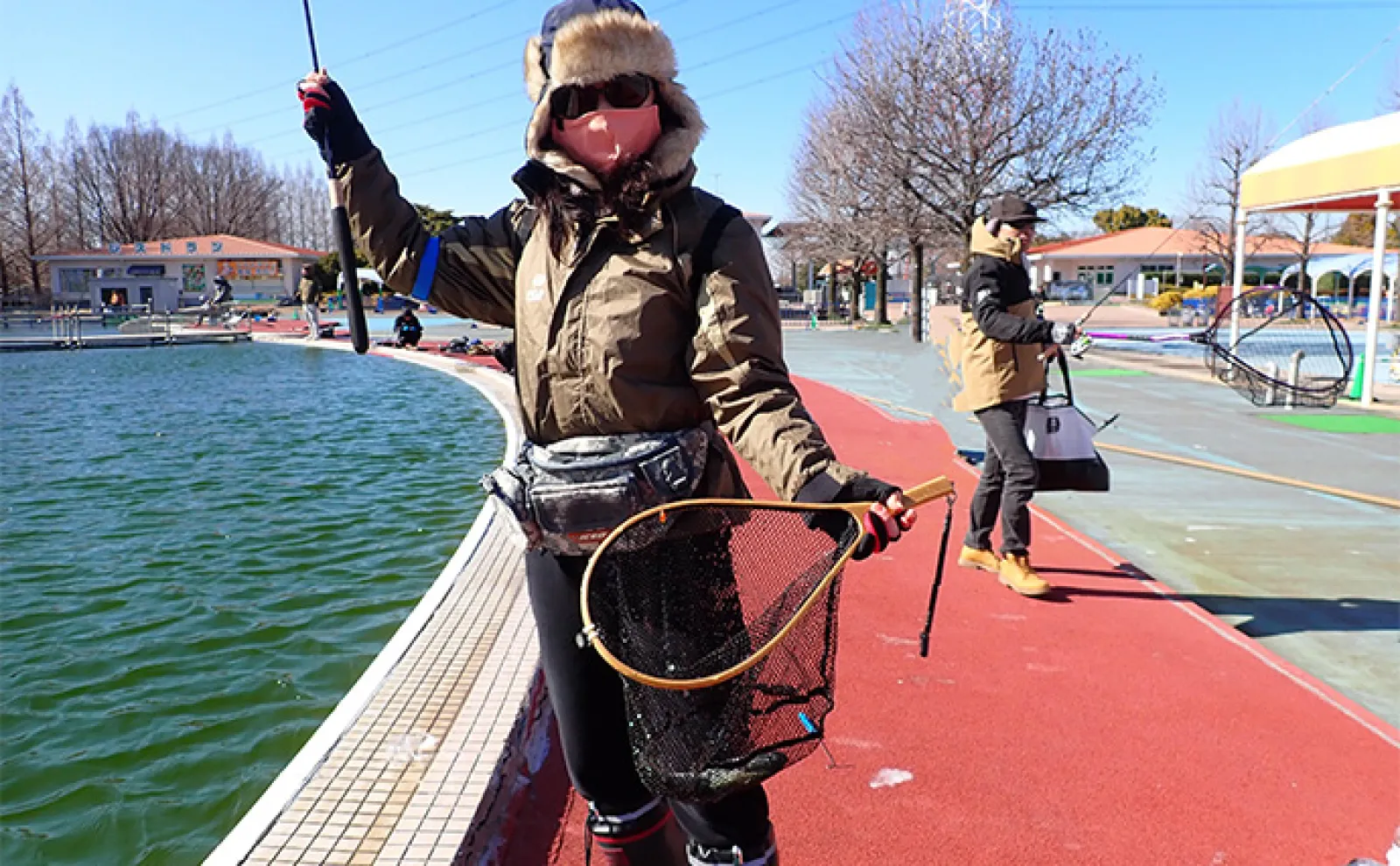 テンカラ釣りでプールトラウト釣行【埼玉・加須はなさき水上公園】昨年好調も今年はいかに?