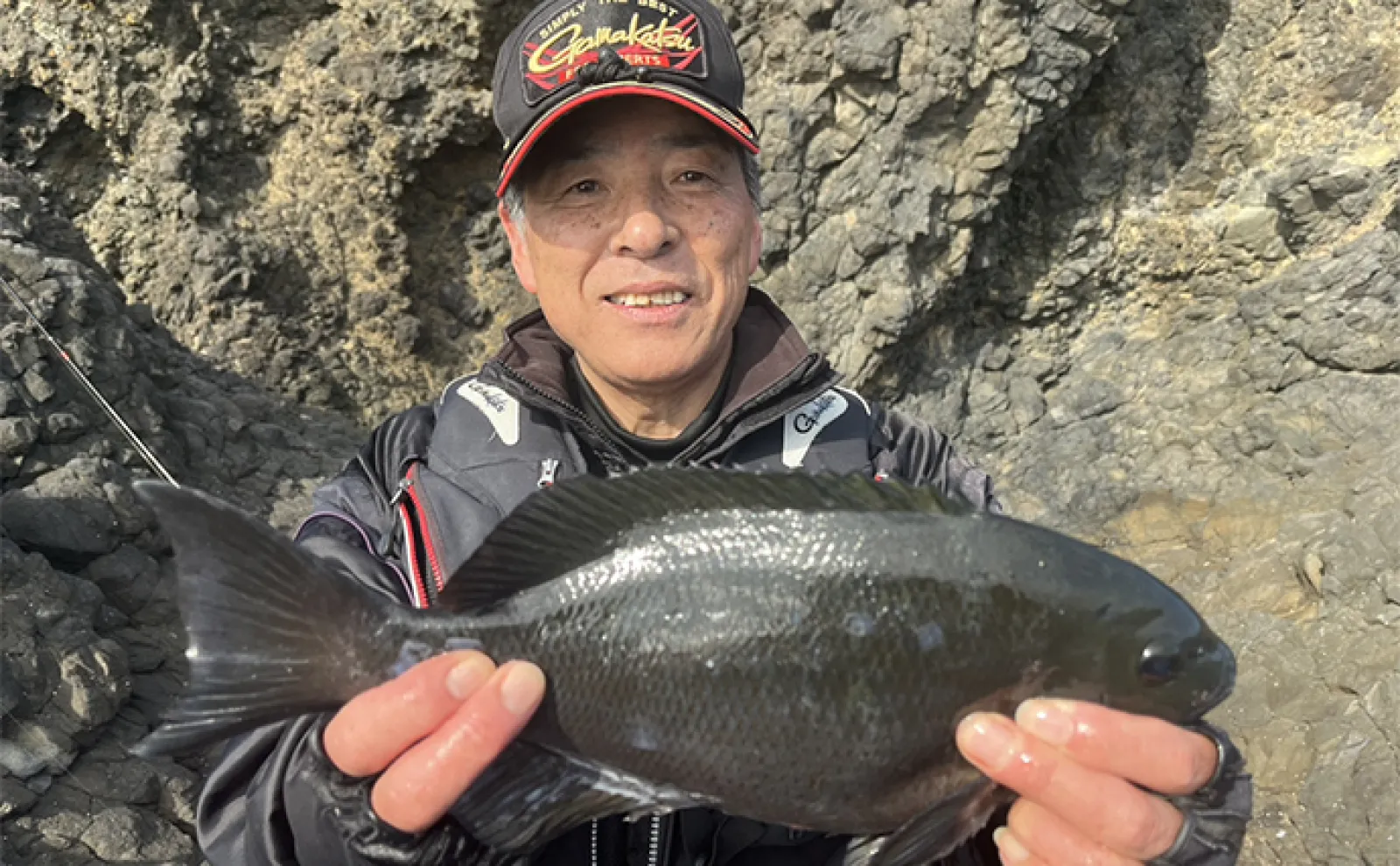 宮之浦での磯フカセ釣りで43cmクロ浮上【長崎】強気のやり取りが奏功