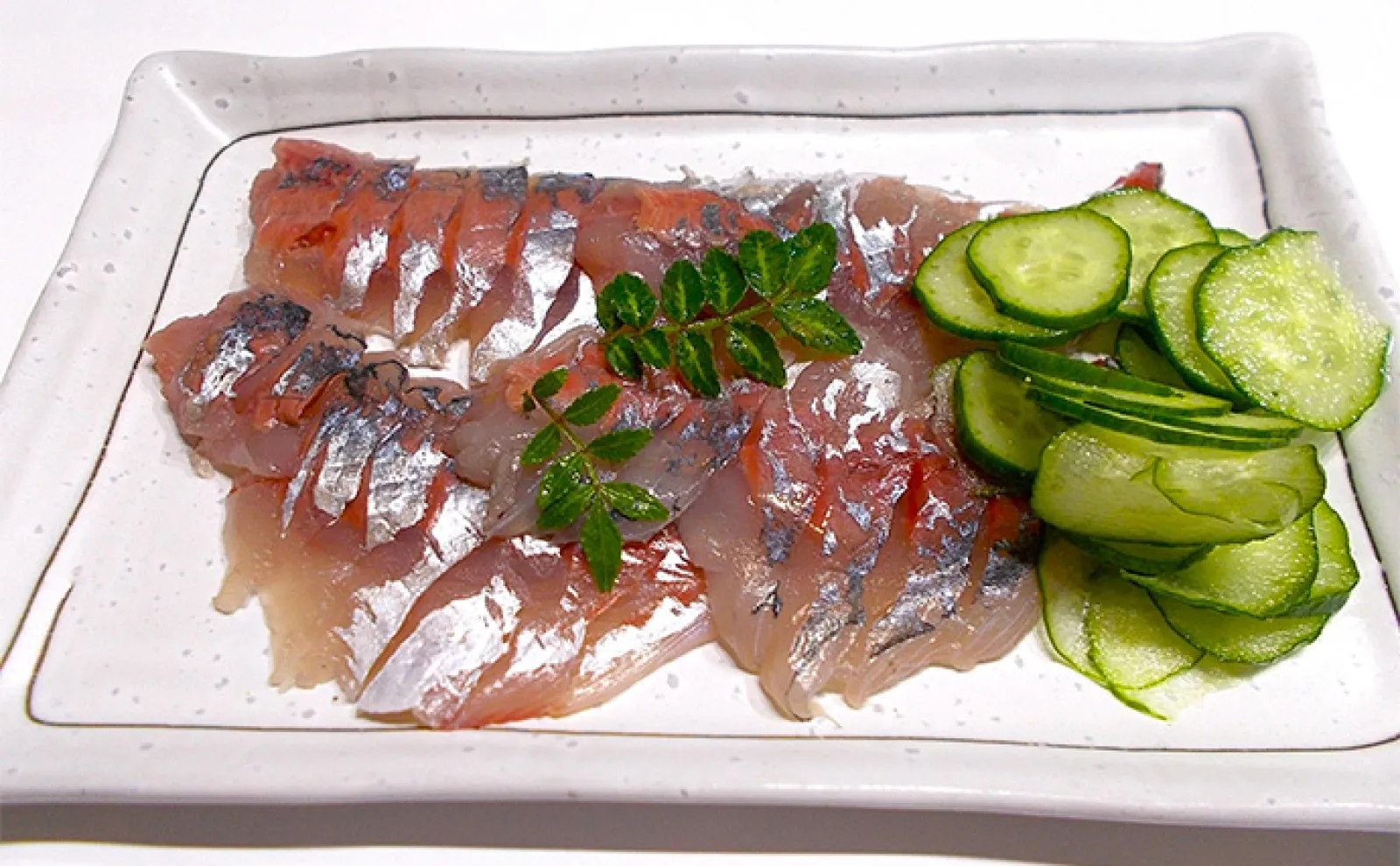 山椒を喰う揚羽蝶の幼虫は釣り人の天敵? 釣魚の刺身は薬味でさらに美味しく