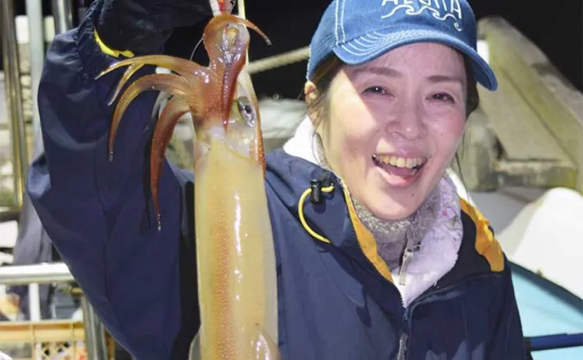【夜焚きイカ釣果速報】シーズン序盤ならではの大型ヤリイカが続々！（福岡）