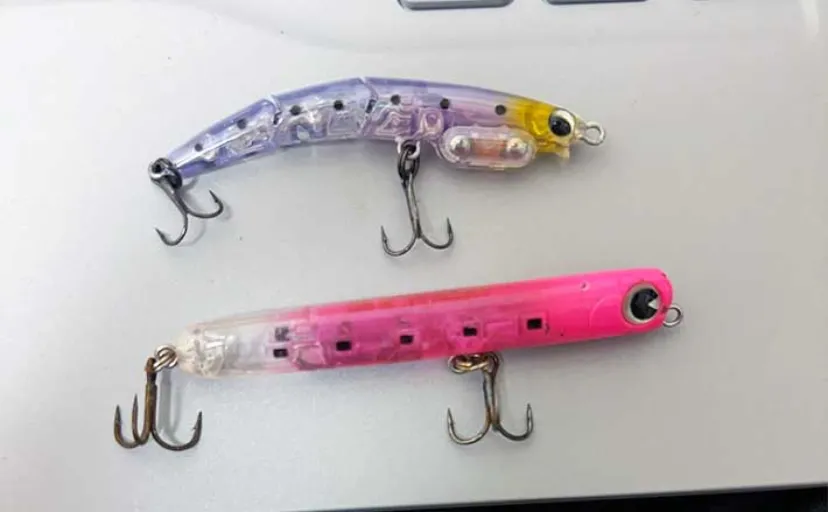 購入したての新品ルアーと2年間使用したルアーを比較してみた　蓄光性能が大幅ダウン？