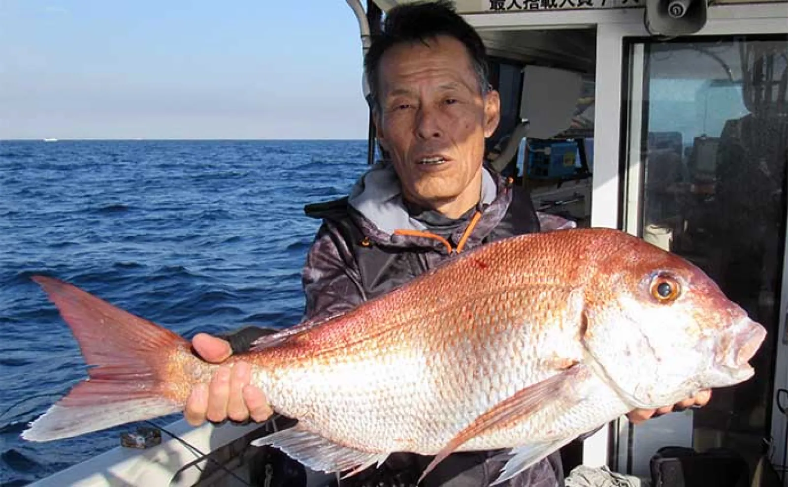 【船のエサ釣り最新釣果】イカを泳がせて10kgの高級魚アラ(クエ)をGET!