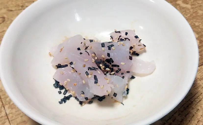 釣った魚で作る「簡単刺身アレンジ」レシピ：キジハタの塩昆布　ぶつ切りでOK