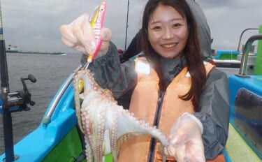 東京湾の船エギダコ釣りで釣る人マダコ6尾キャッチ【神奈川・一之瀬丸