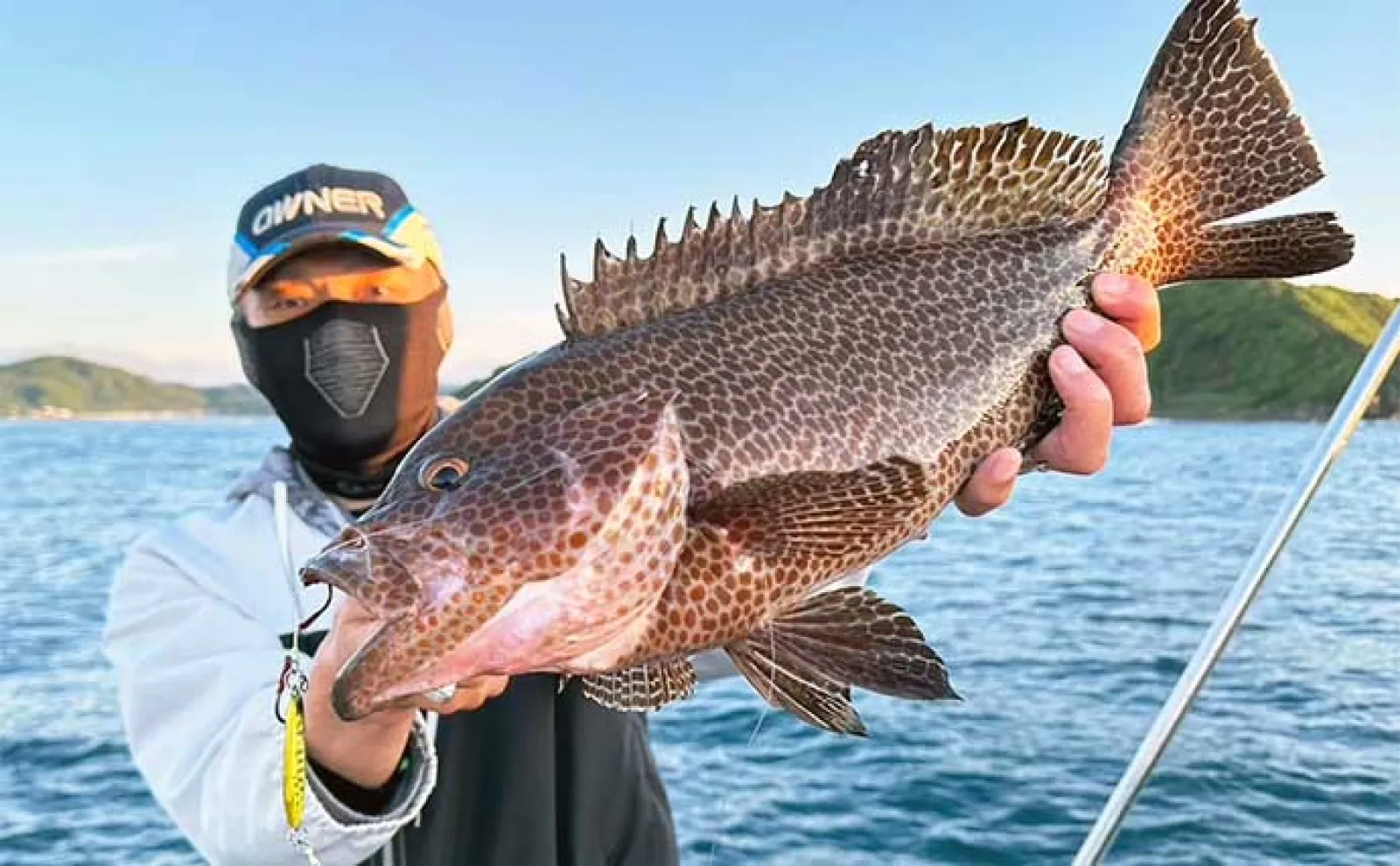 SLJ釣行で40cm超えイサギをキャッチ【和歌山・たいし丸】良型オオモンハタも顔見せ