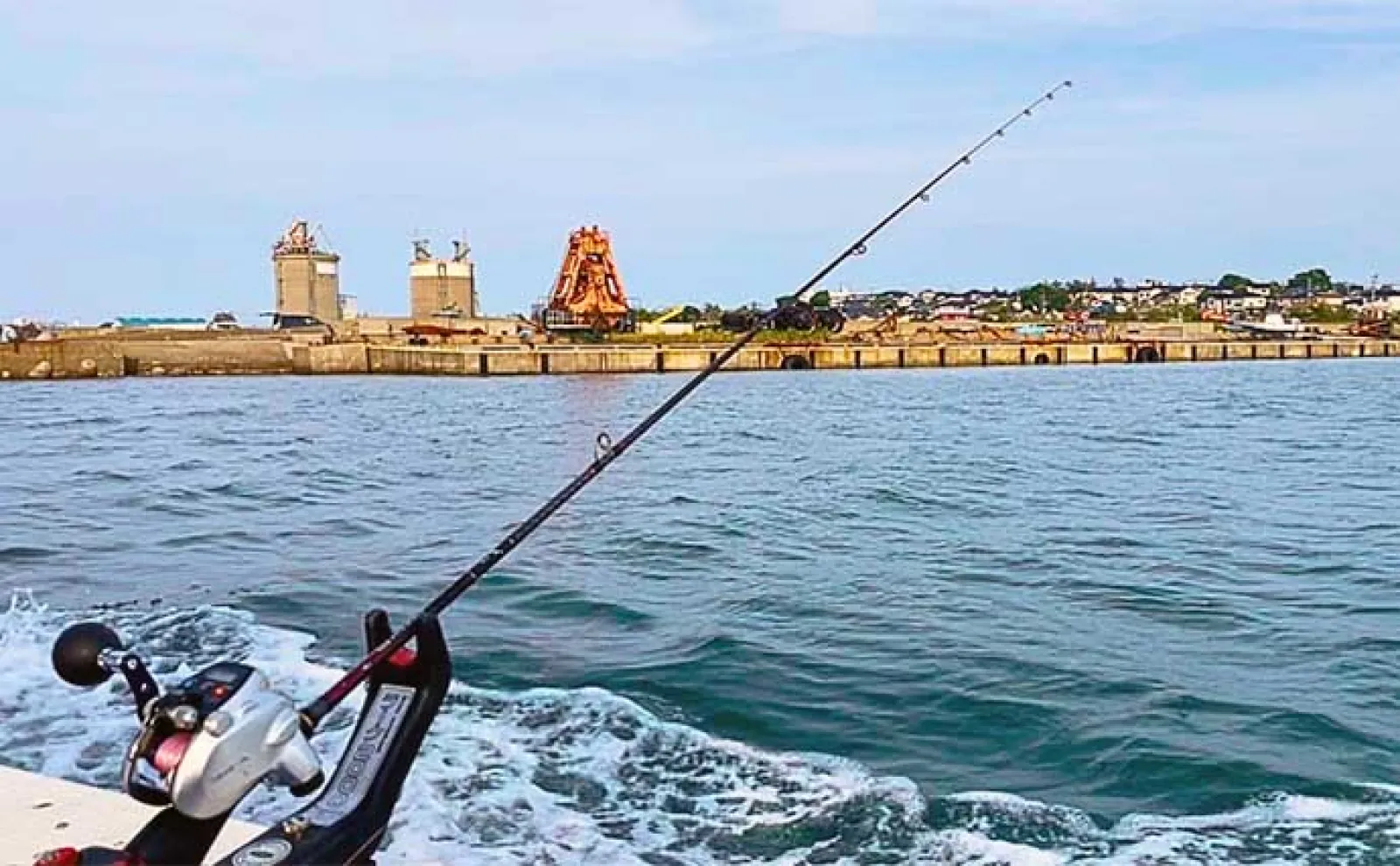 船での泳がせヒラメ釣りで3.7kg頭に良型2枚手中【新潟・海龍丸】大判は無念のバラシ