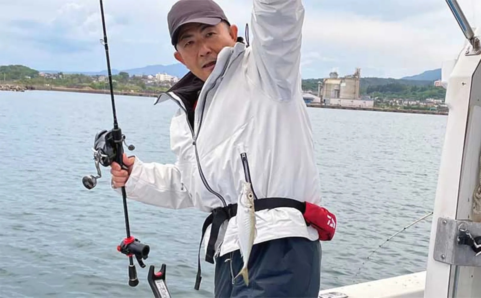 船での泳がせヒラメ釣りで3.7kg頭に良型2枚手中【新潟・海龍丸】大判は無念のバラシ