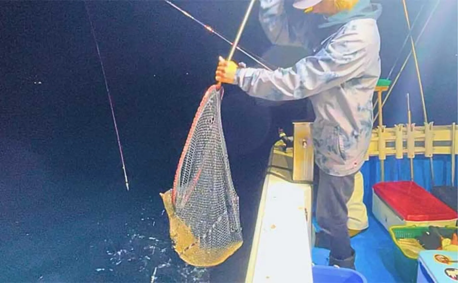 船での泳がせヒラメ釣りで3.7kg頭に良型2枚手中【新潟・海龍丸】大判は無念のバラシ