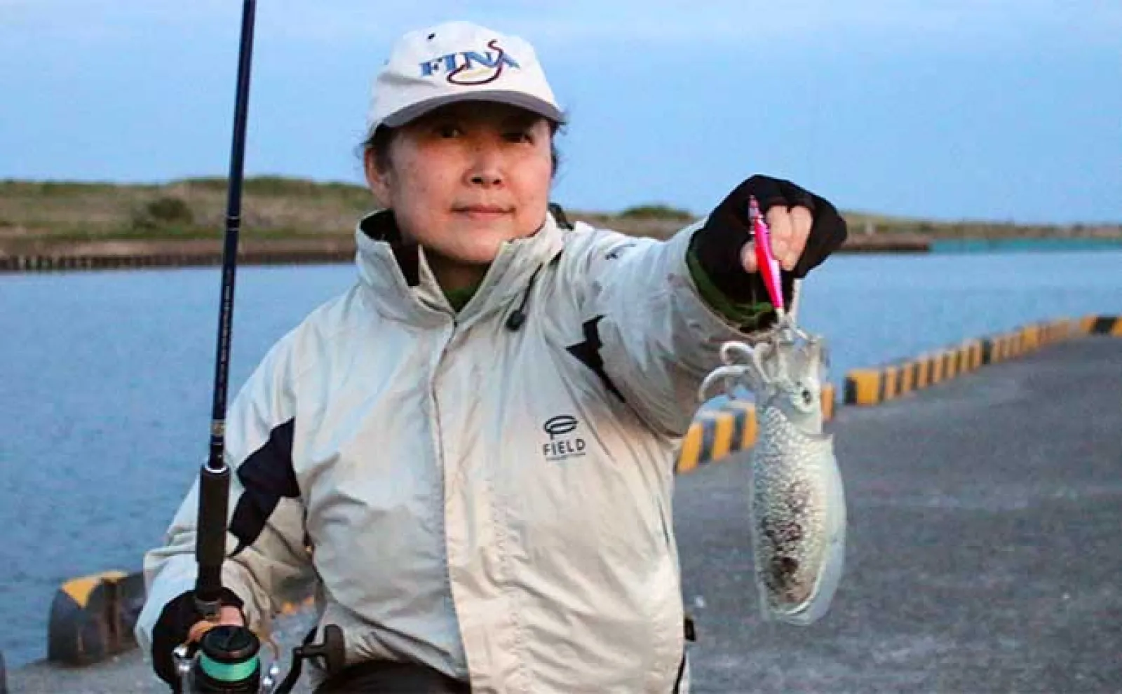 飯岡港でのシリヤケイカ釣りで600g級を筆頭に本命2杯【千葉】ピンク系スッテにヒット