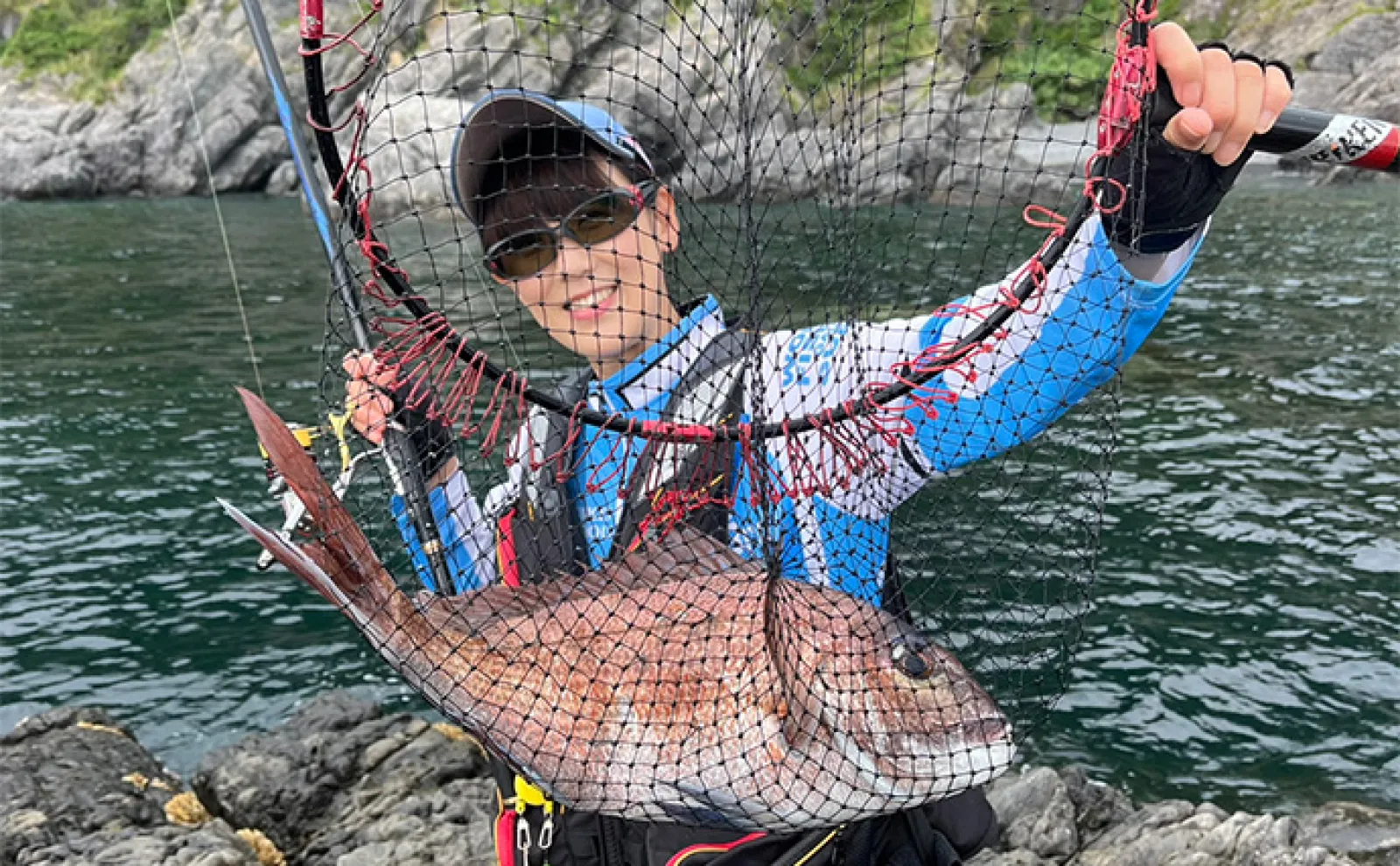 周防大島沖・八島での磯フカセ釣りで70cm級筆頭に大型マダイを連打