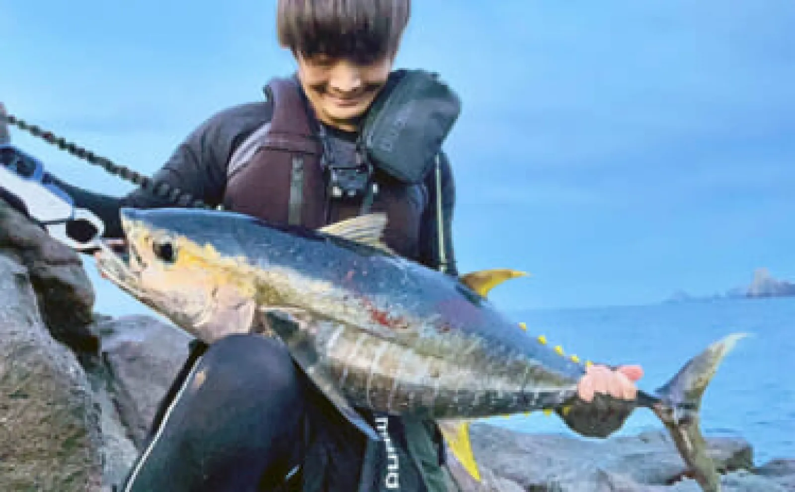 ロックショアゲームで10kg超えキハダマグロに120cmヒラマサ釣った