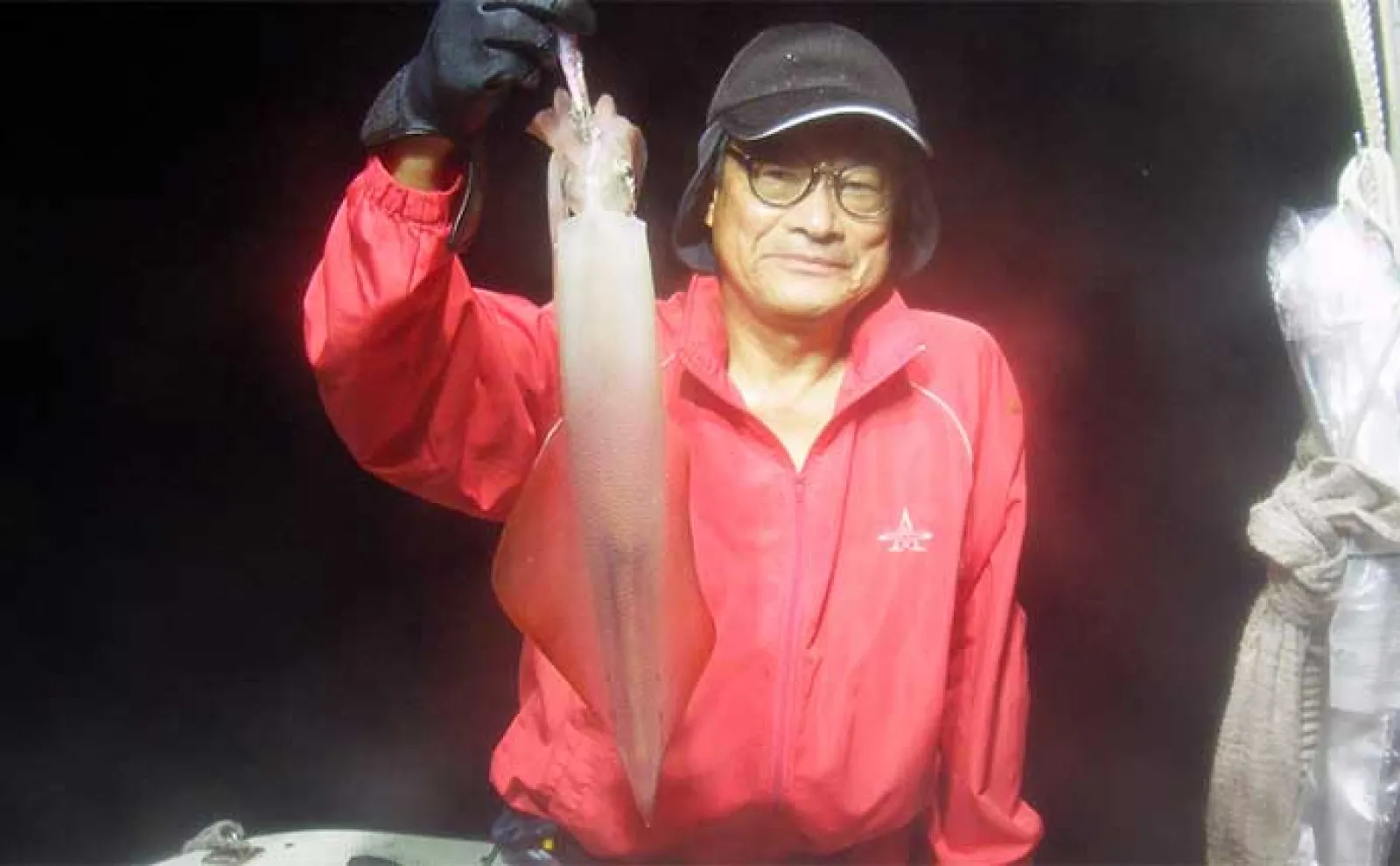 【夜焚きイカ最新釣果】イカメタルでも100尾弱と釣果上向き!(福岡)