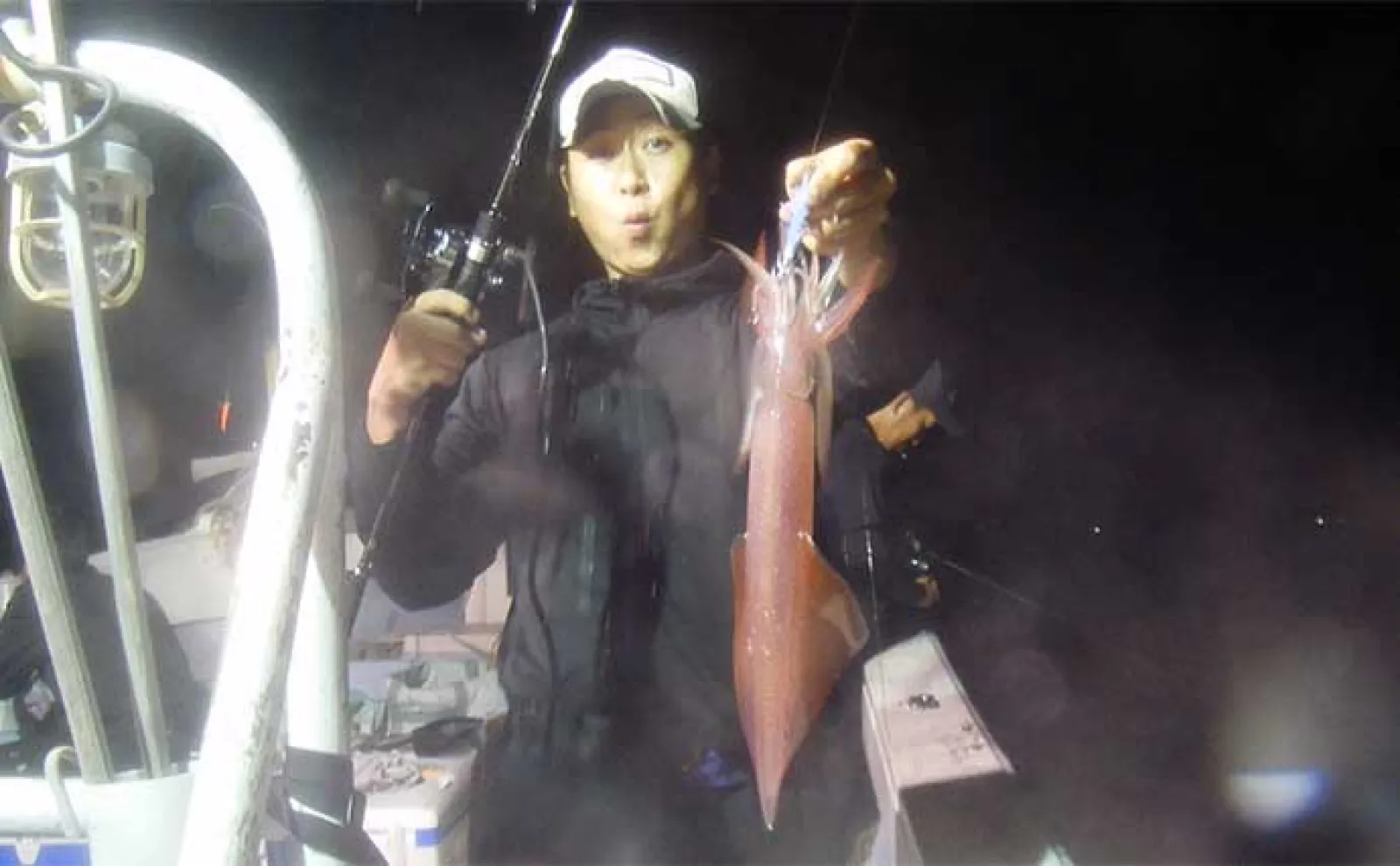 【夜焚きイカ釣果速報】釣る人でヤリイカ120尾前後!日により数にムラあり(福岡)