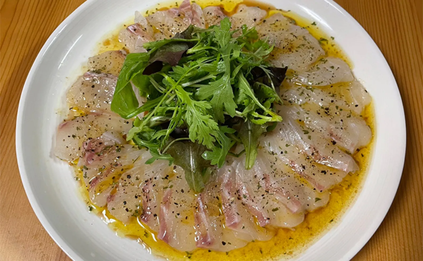 海上釣り堀で美味魚シマアジをキャッチ【三重・傳八屋】釣れない時のひと工夫とは?