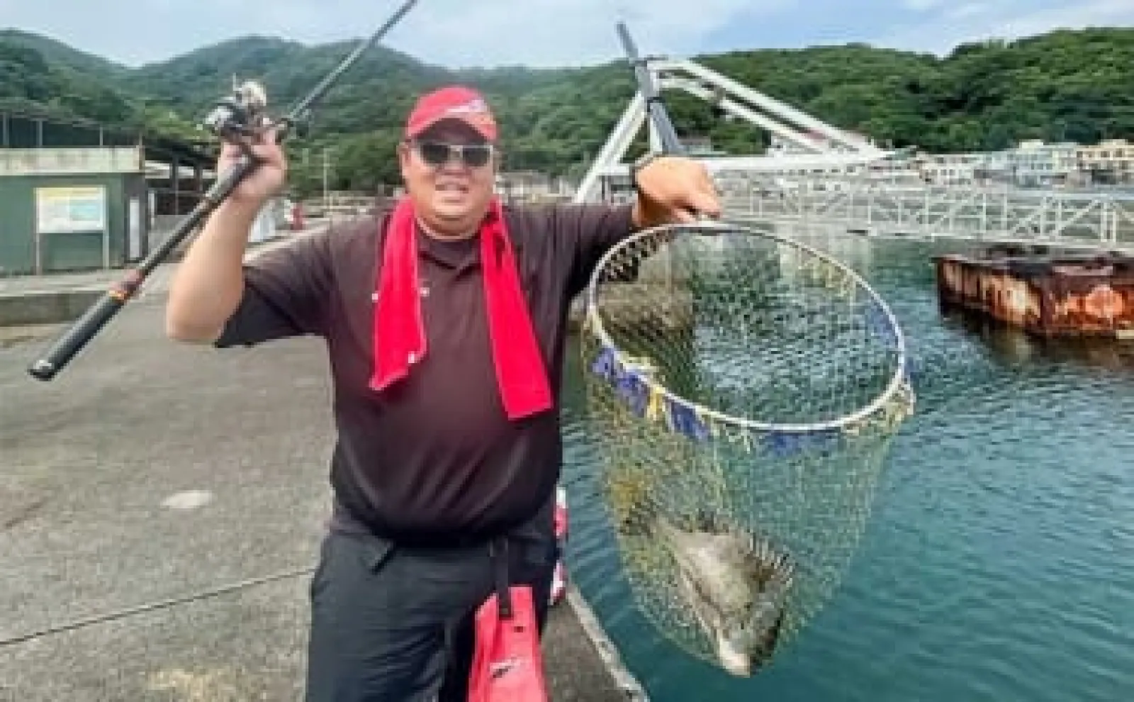 堤防でのウキダンゴ釣りで40cm級頭にクロダイ3尾【静岡・大瀬崎】潮が
