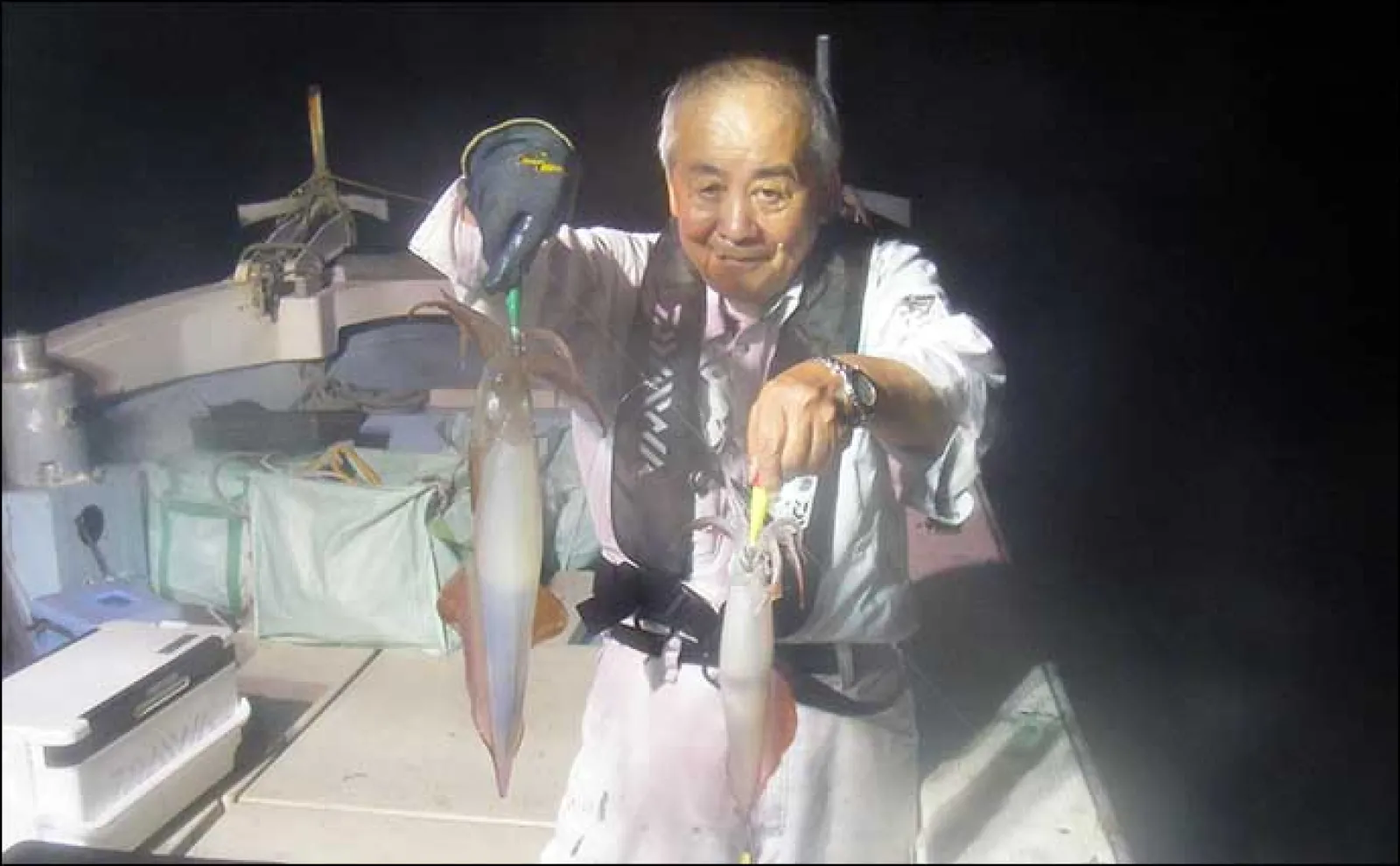 【夜焚きイカ釣果速報】胴突き・イカメタル共にクーラー満タン釣果!(福岡)