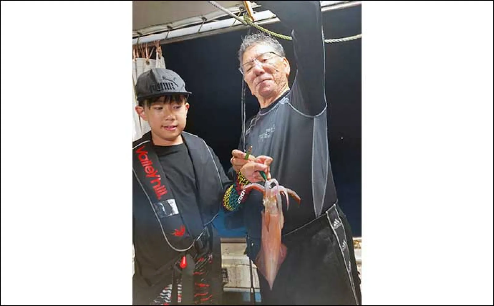 【夜焚きイカ釣果速報】胴突き・イカメタル共にクーラー満タン釣果!(福岡)