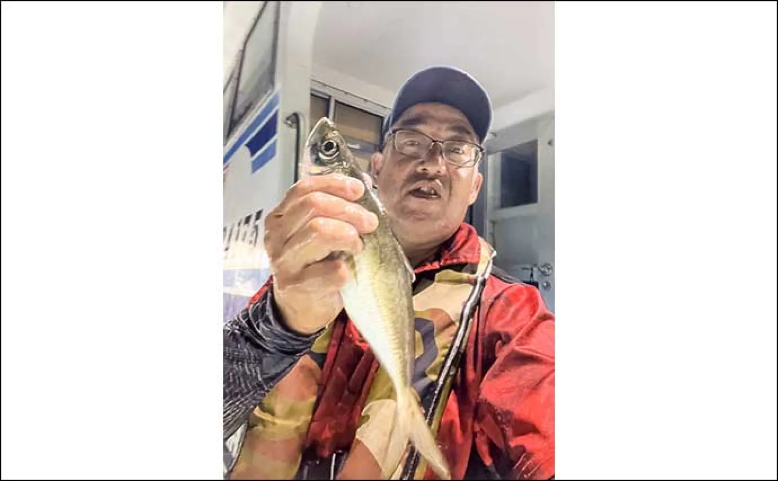 夜の船タチウオ釣りで本命27匹キャッチ【静岡・焼津】ゲストに良型アジも顔出し