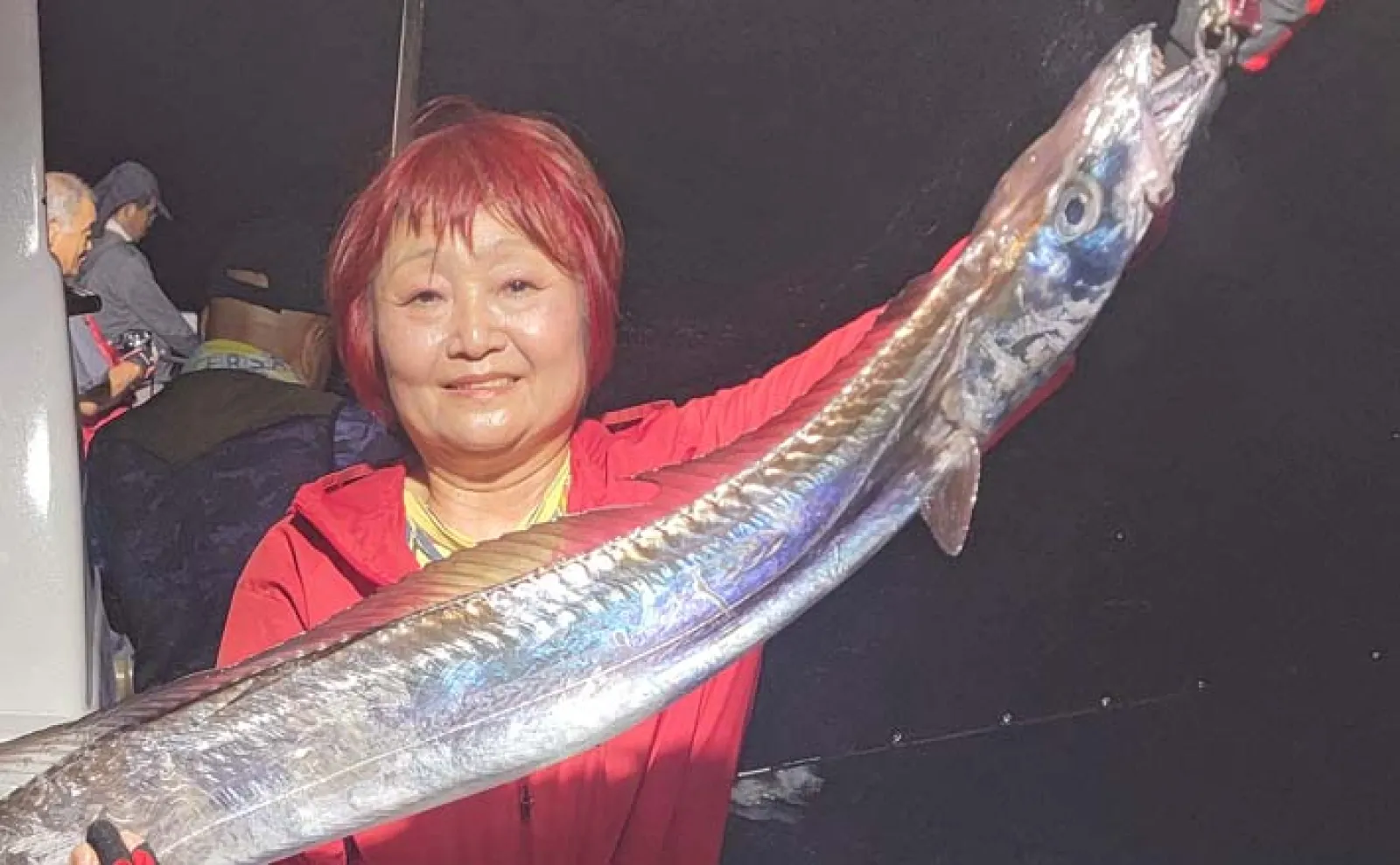 錦江湾のナイトタチウオ釣りで185cmを筆頭に「ドラゴン」乱舞