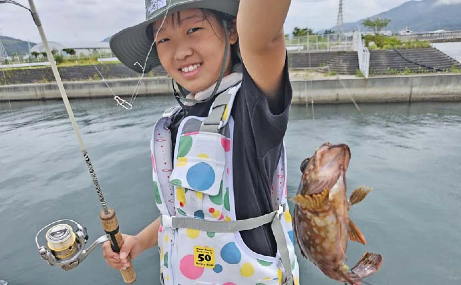 「和歌山マリーナシティ釣り公園」でのファミリーフィッシングで4魚種手中 グミエサにヒット