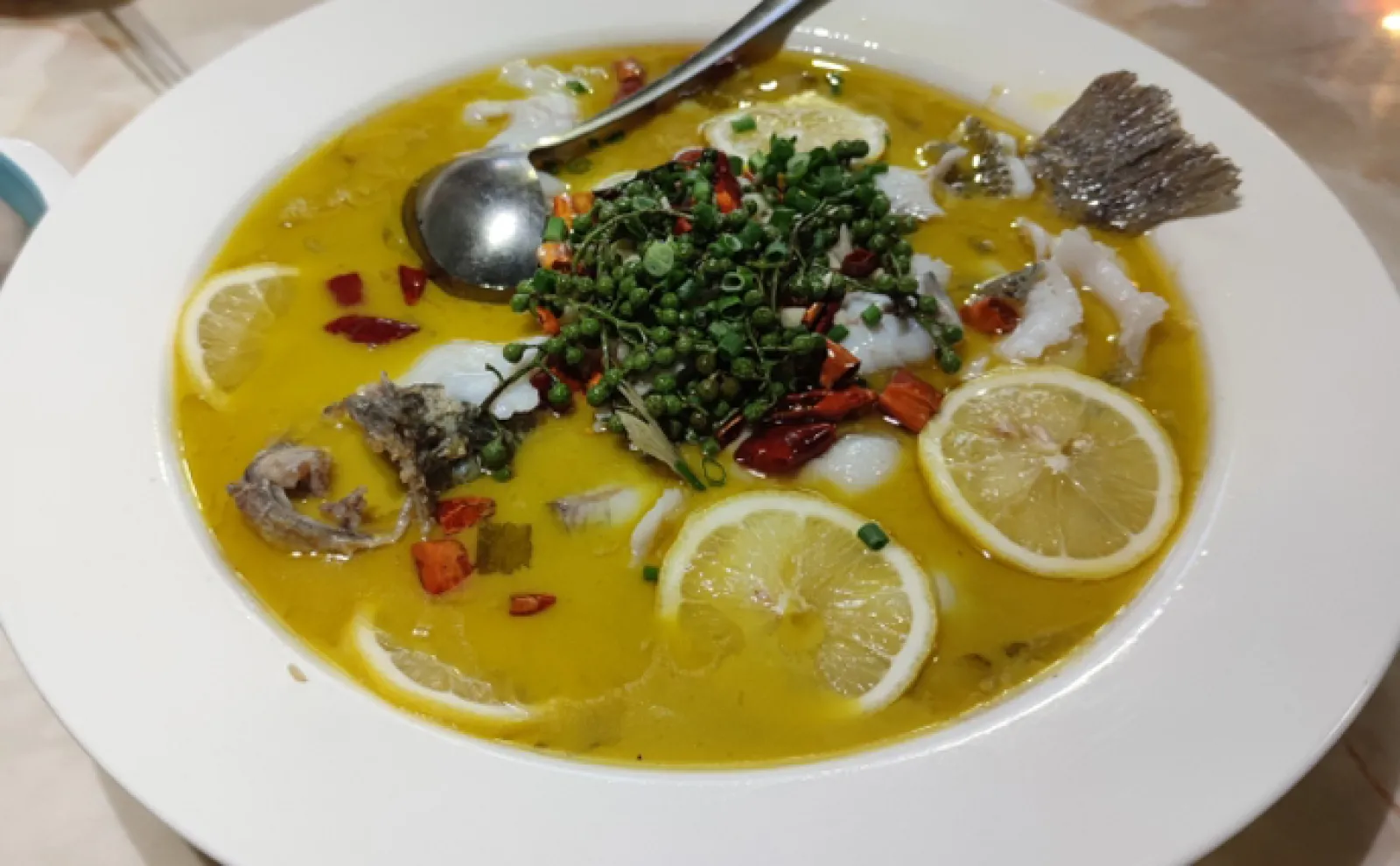 夏にこそ食べたい【魚の頭に唐辛子を塗りたくった料理】 発酵唐辛子が味の決め手