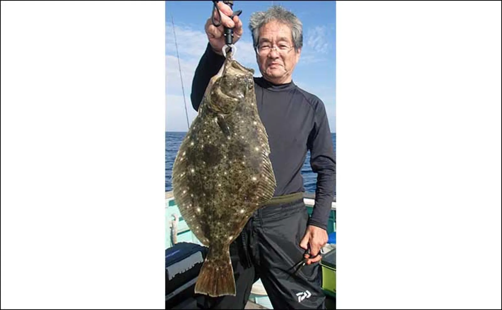 解禁当日の船ヒラメ釣りで釣る人9尾と好スタート(茨城・浜べ丸)平均サイズは45cm
