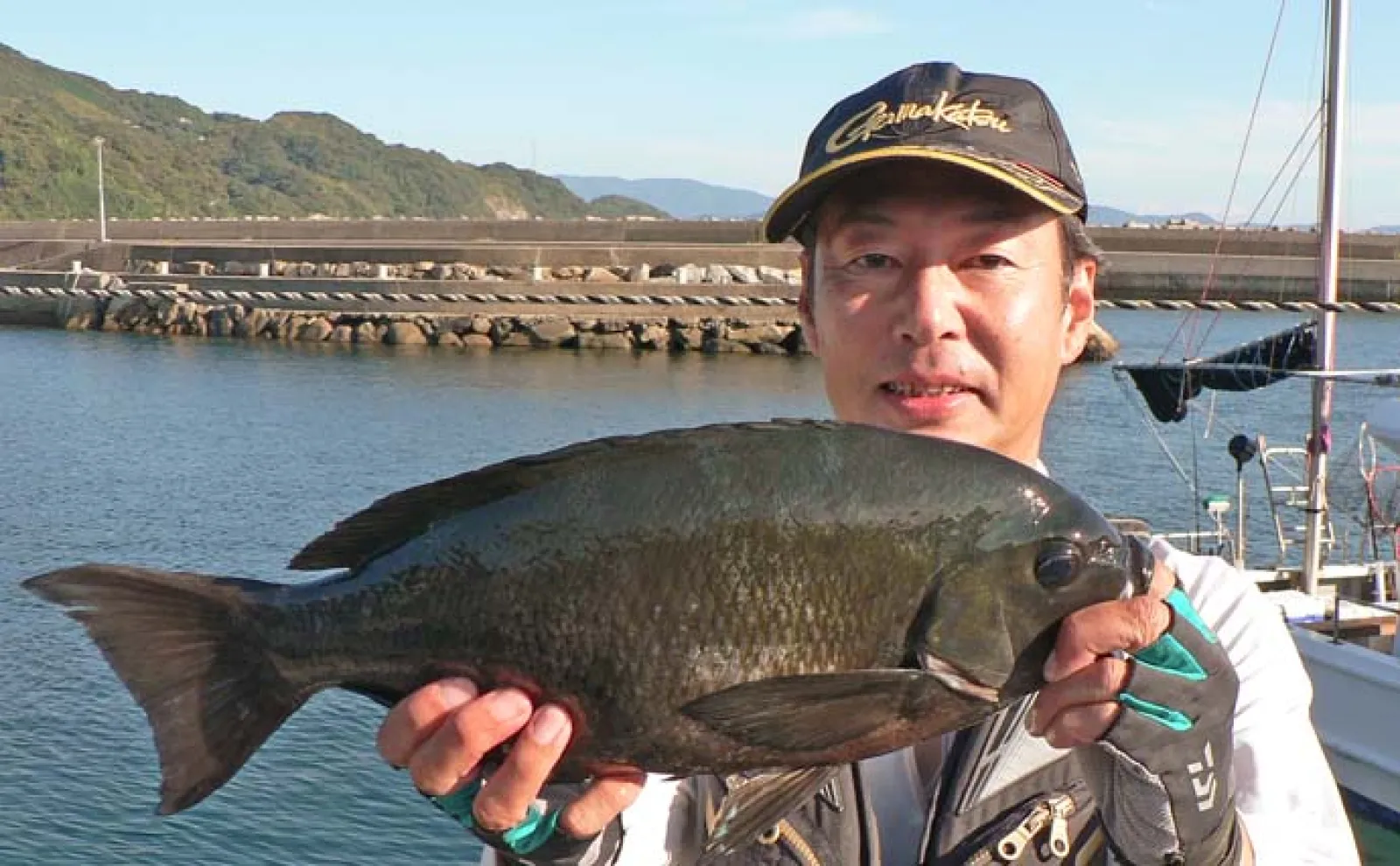 ホウジロ島での磯フカセ釣りで大型クロに良型マダイが続々ヒット!【山口】