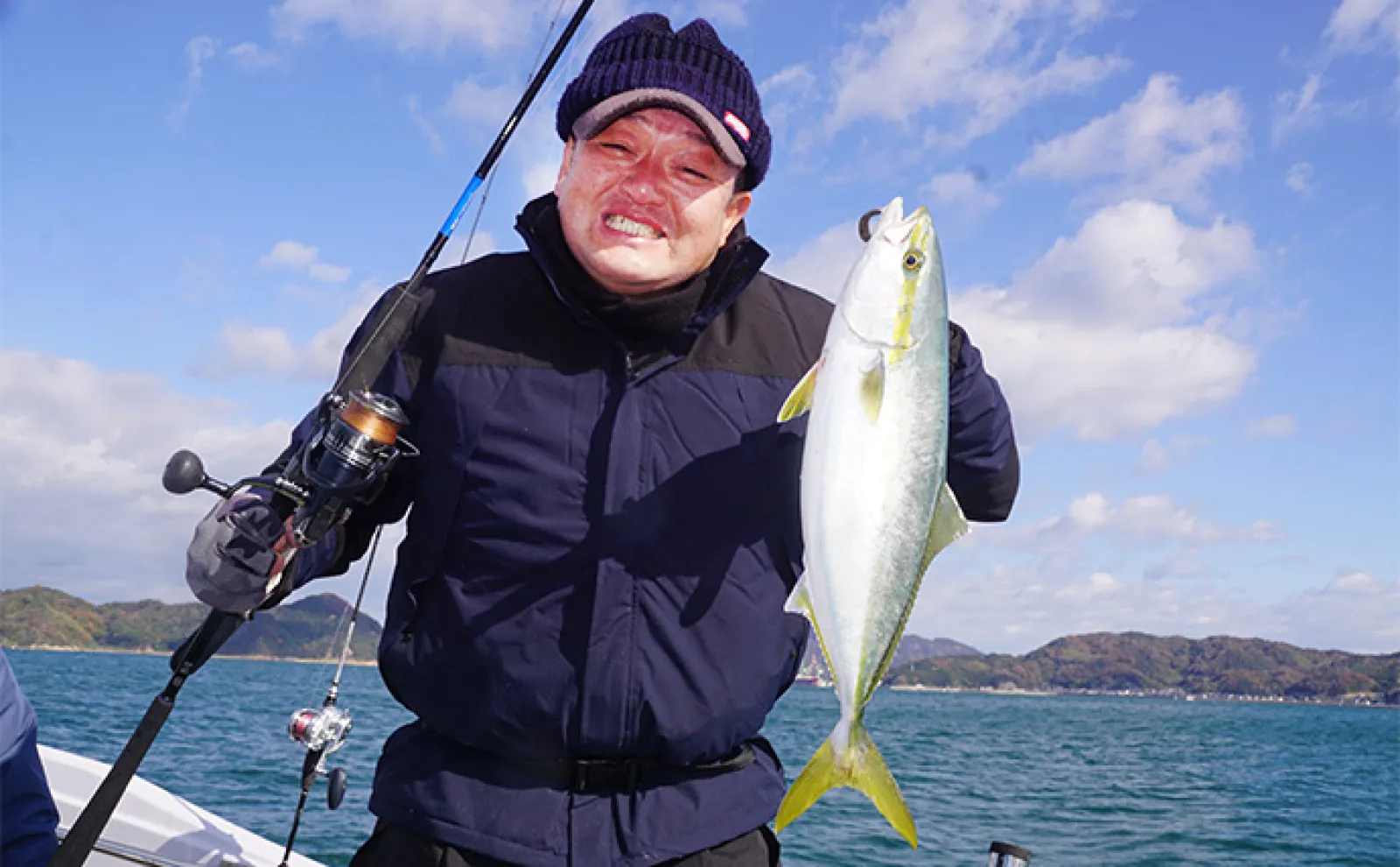 「冬の船釣りは防寒対策が最重要!」遊漁船船長が愛用する防水防寒ウェア『クロダルマ』とは?