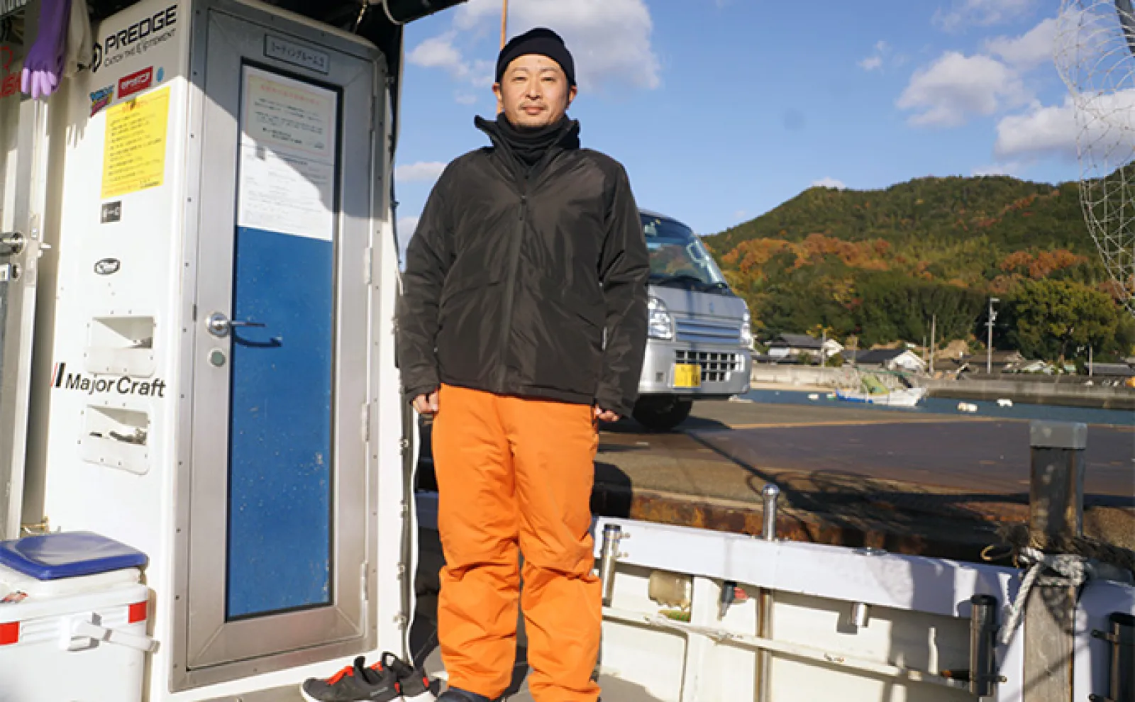 「冬の船釣りは防寒対策が最重要!」遊漁船船長が愛用する防水防寒ウェア『クロダルマ』とは?