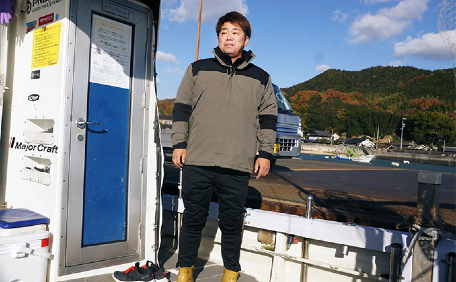 「冬の船釣りは防寒対策が最重要!」遊漁船船長が愛用する防水防寒ウェア『クロダルマ』とは?