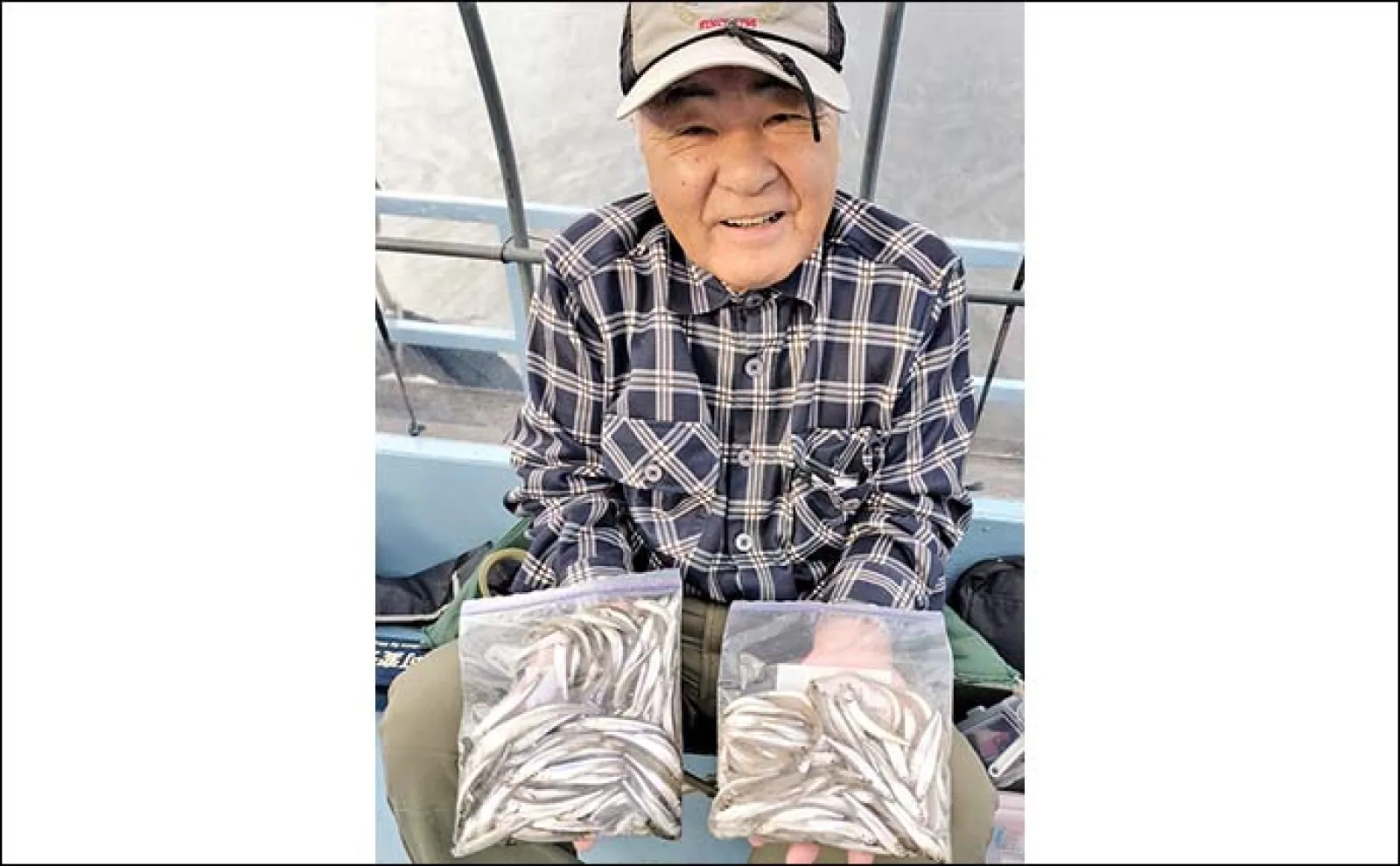 諏訪湖ドーム船でワカサギ釣り満喫【長野】入れ食い状態で全員200匹超えと絶好調!