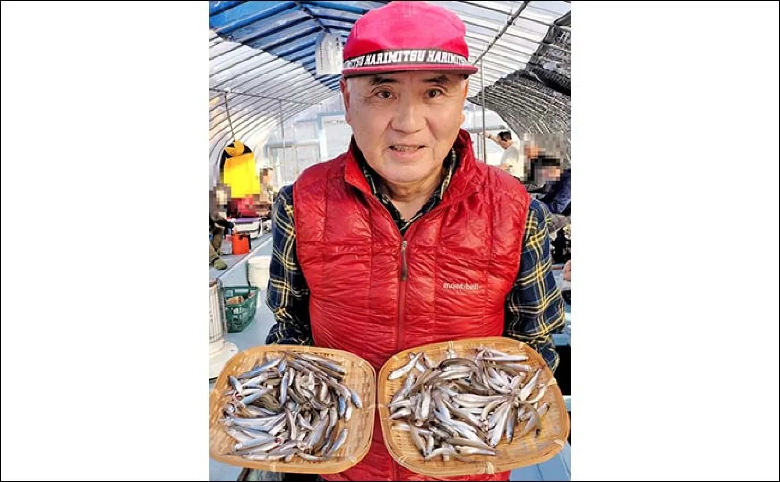 諏訪湖ドーム船でワカサギ釣り満喫【長野】入れ食い状態で全員200匹超えと絶好調!