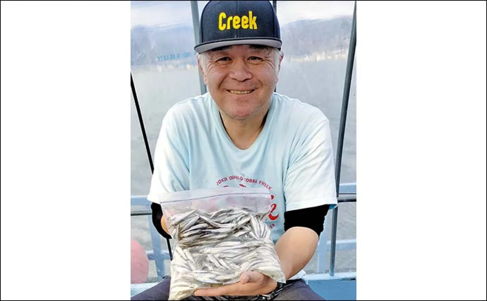 諏訪湖ドーム船でワカサギ釣り満喫【長野】入れ食い状態で全員200匹超えと絶好調!