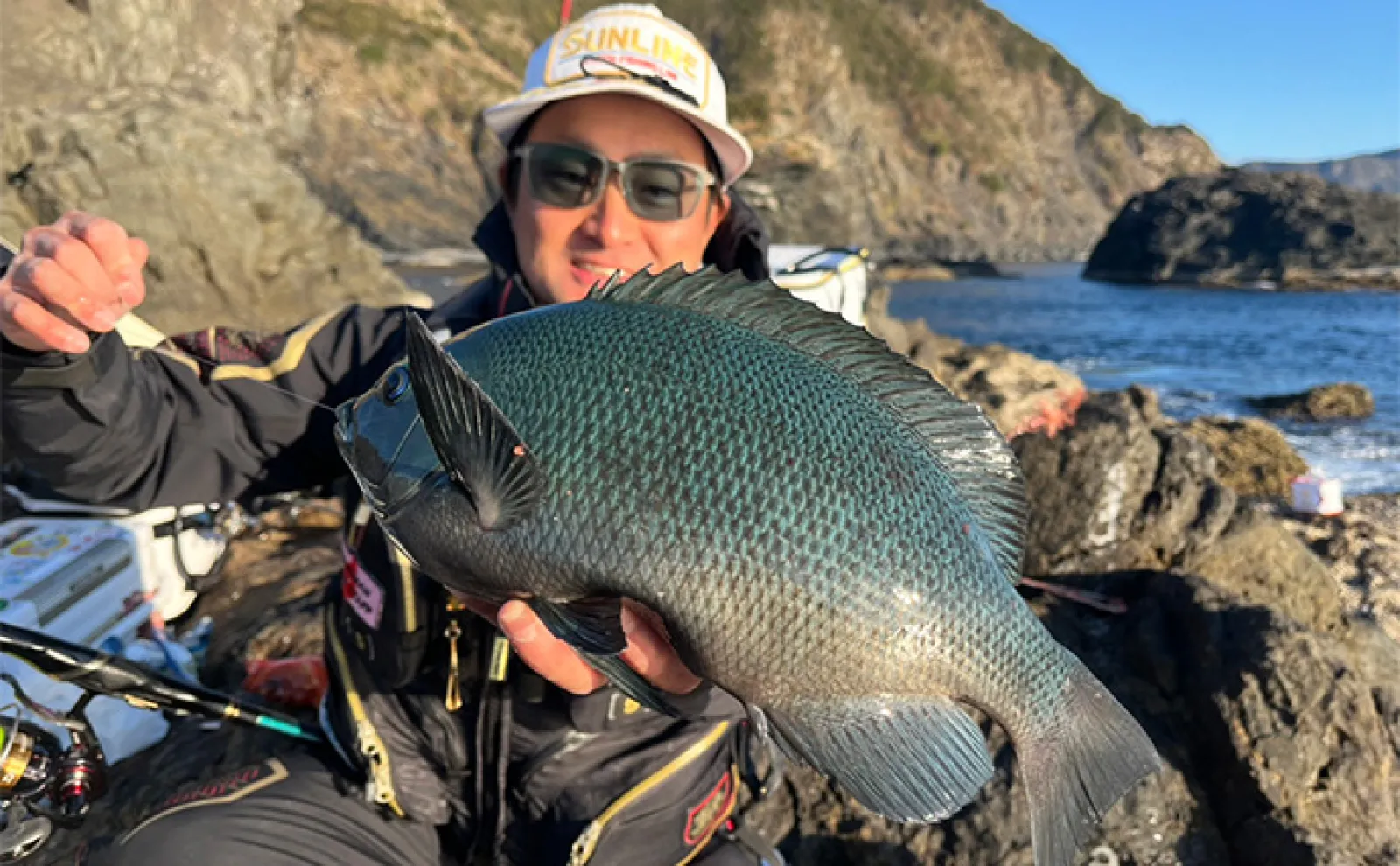 真冬の沖磯フカセ釣りで48cm大型クロ(メジナ)をキャッチ!【大分・大和丸】