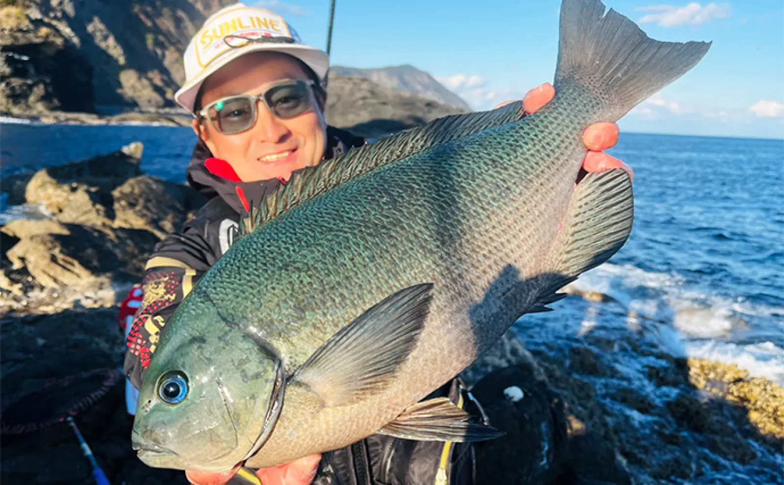 真冬の沖磯フカセ釣りで48cm大型クロ(メジナ)をキャッチ!【大分・大和丸】
