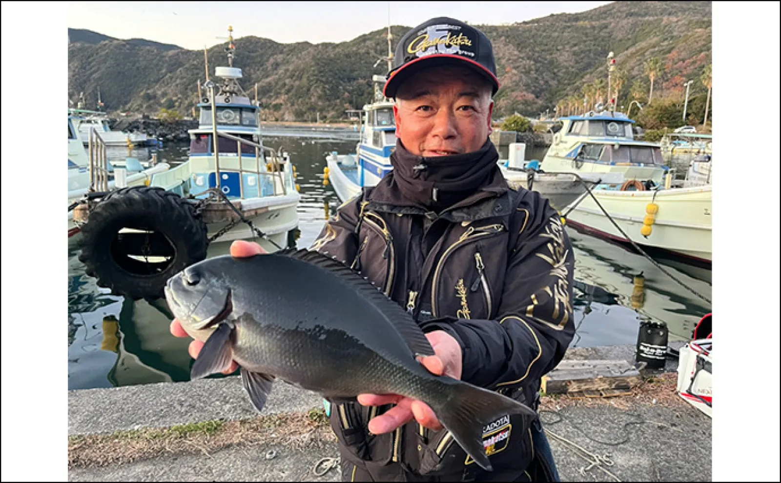 真冬の沖磯フカセ釣りで48cm大型クロ(メジナ)をキャッチ!【大分・大和丸】
