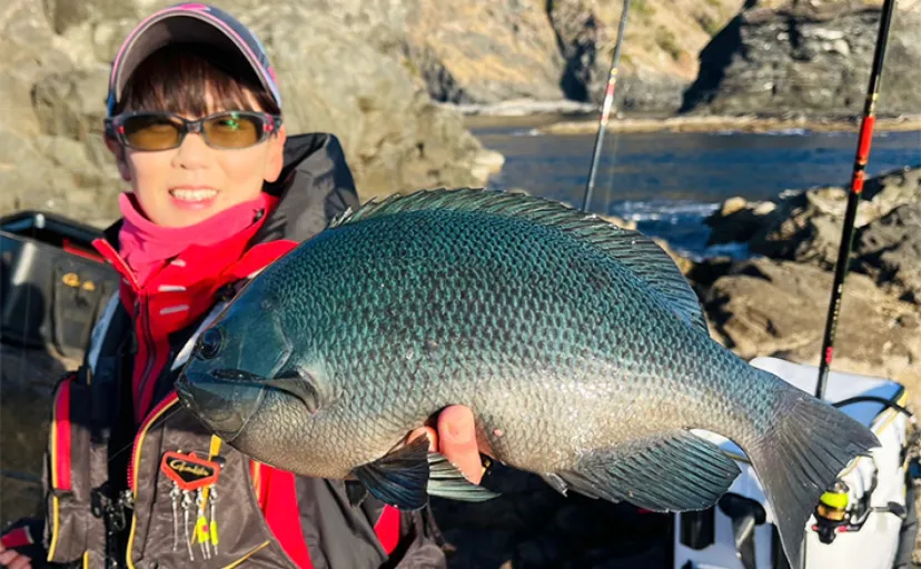 真冬の沖磯フカセ釣りで48cm大型クロ（メジナ）をキャッチ！【大分・大和丸】