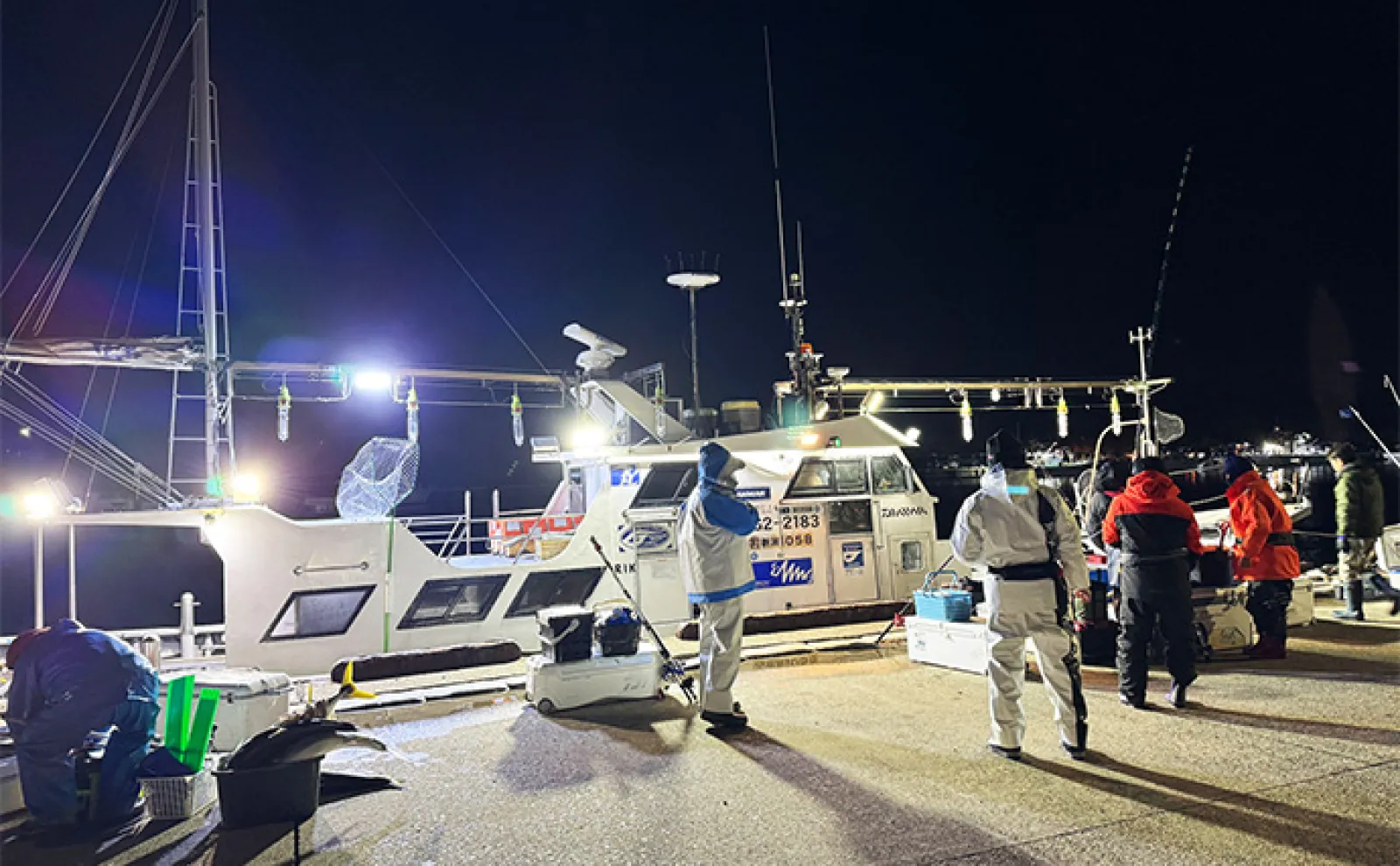 直江津沖の「電気ブリ釣り」で11.2kgの極太寒ブリを捕獲成功【新潟・里