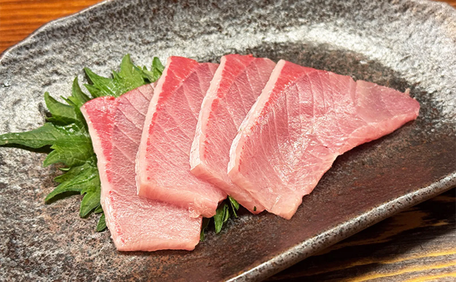 直江津沖の「電気ブリ釣り」で11.2kgの極太寒ブリを捕獲成功【新潟・里