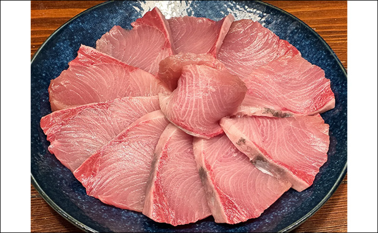 直江津沖の「電気ブリ釣り」で11.2kgの極太寒ブリを捕獲成功【新潟・里