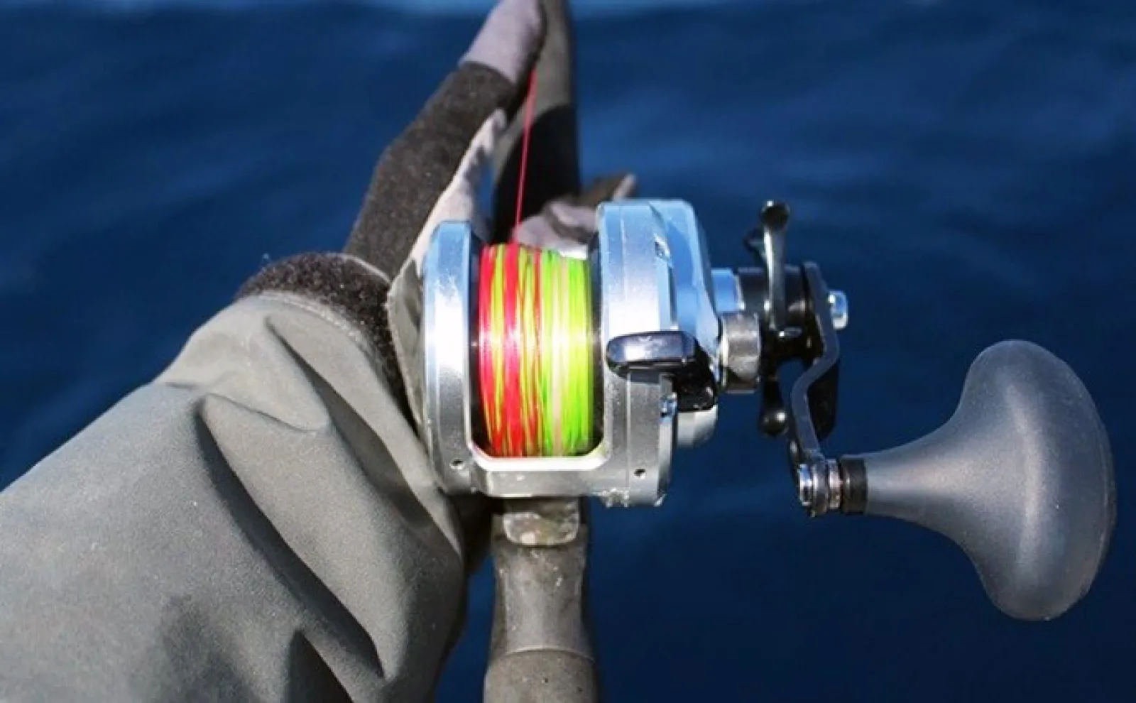 【電動リールとリチウムイオンバッテリー】でマグロ連打! トンジギに電動が断然オススメなワケとは?