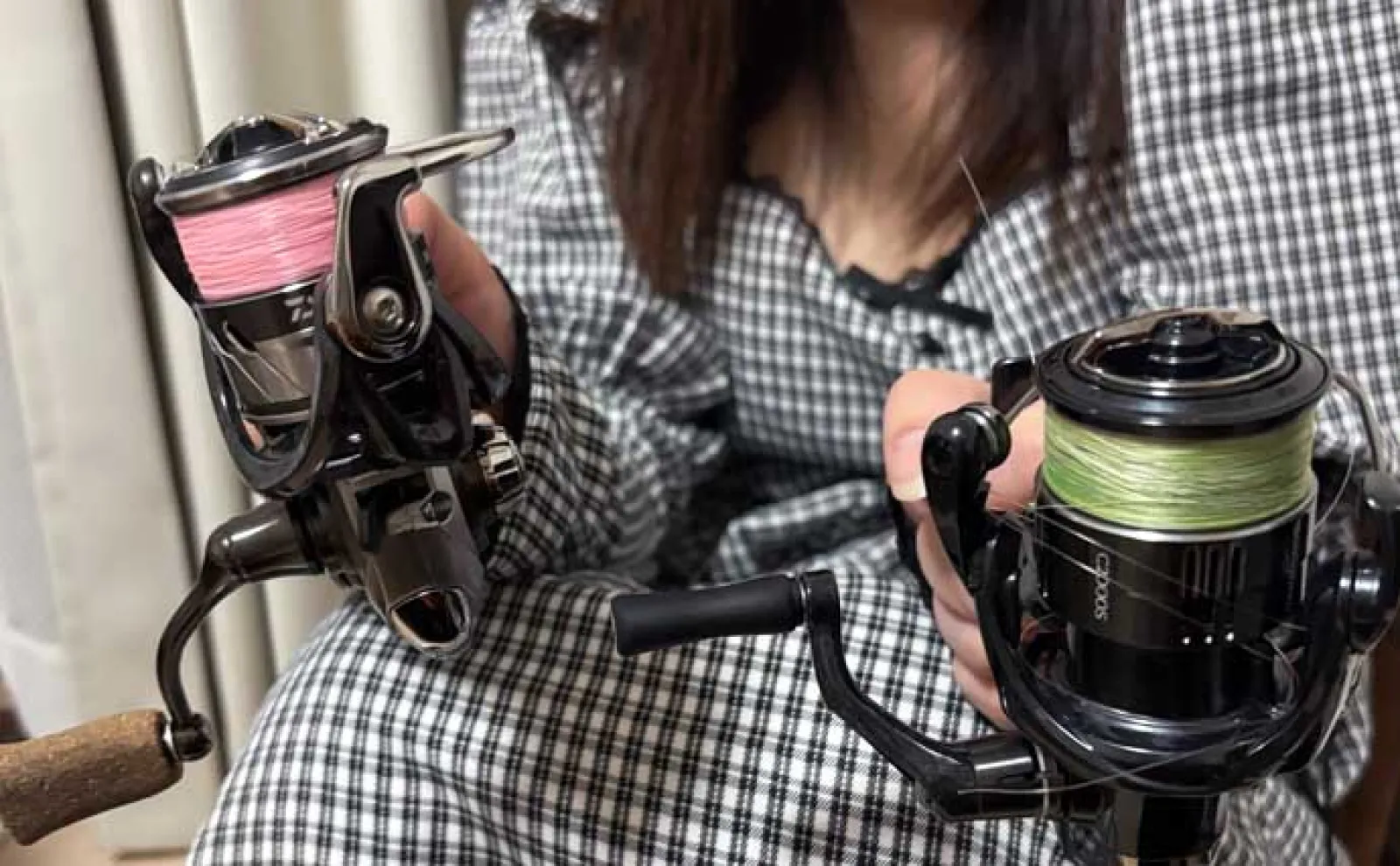 釣りをしない女性に120個のルアーを見せてみた 一番人気はピンク色が入った小さなエギ