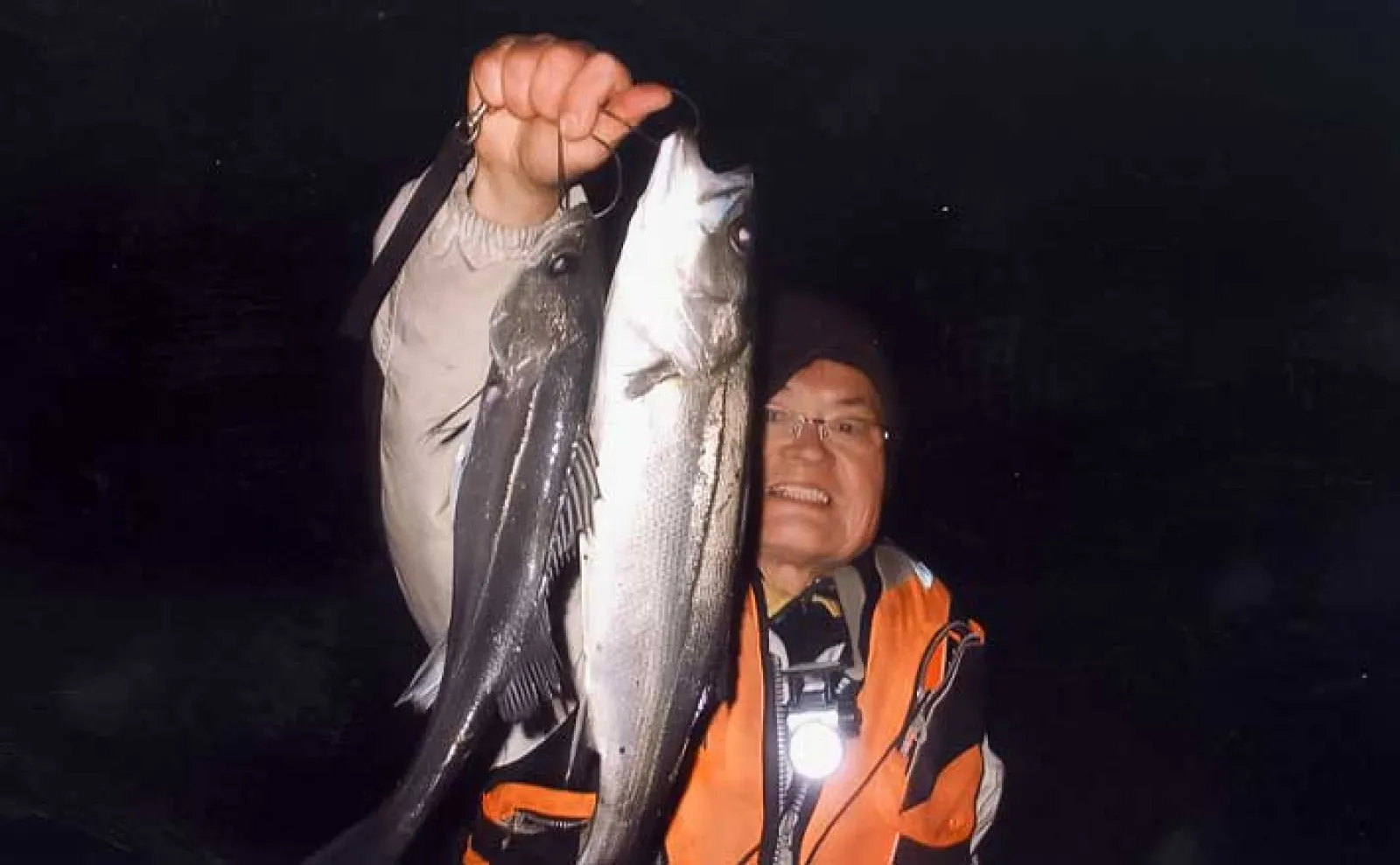 夜のウキ釣りで54cmマダカ（スズキ）をキャッチ成功！【三重・霞ケ浦