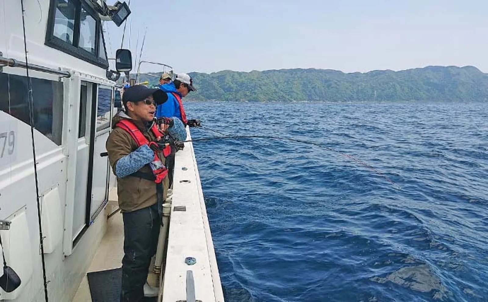 タイラバ釣行で本命のマダイを連続キャッチ！【福井・茱崎沖】潮風の変化が釣果を後押し