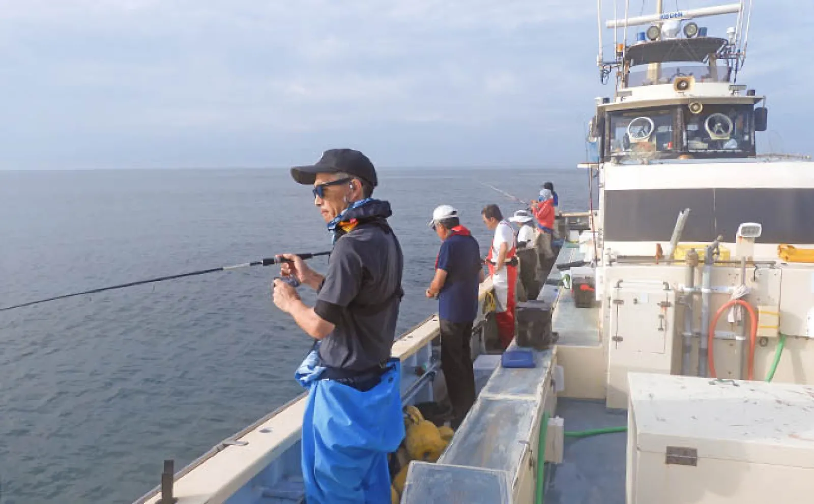 相模湾のシロギス釣りで最大23cm筆頭に船中トップ81尾【神奈川】浅場攻略でツ抜け続出!