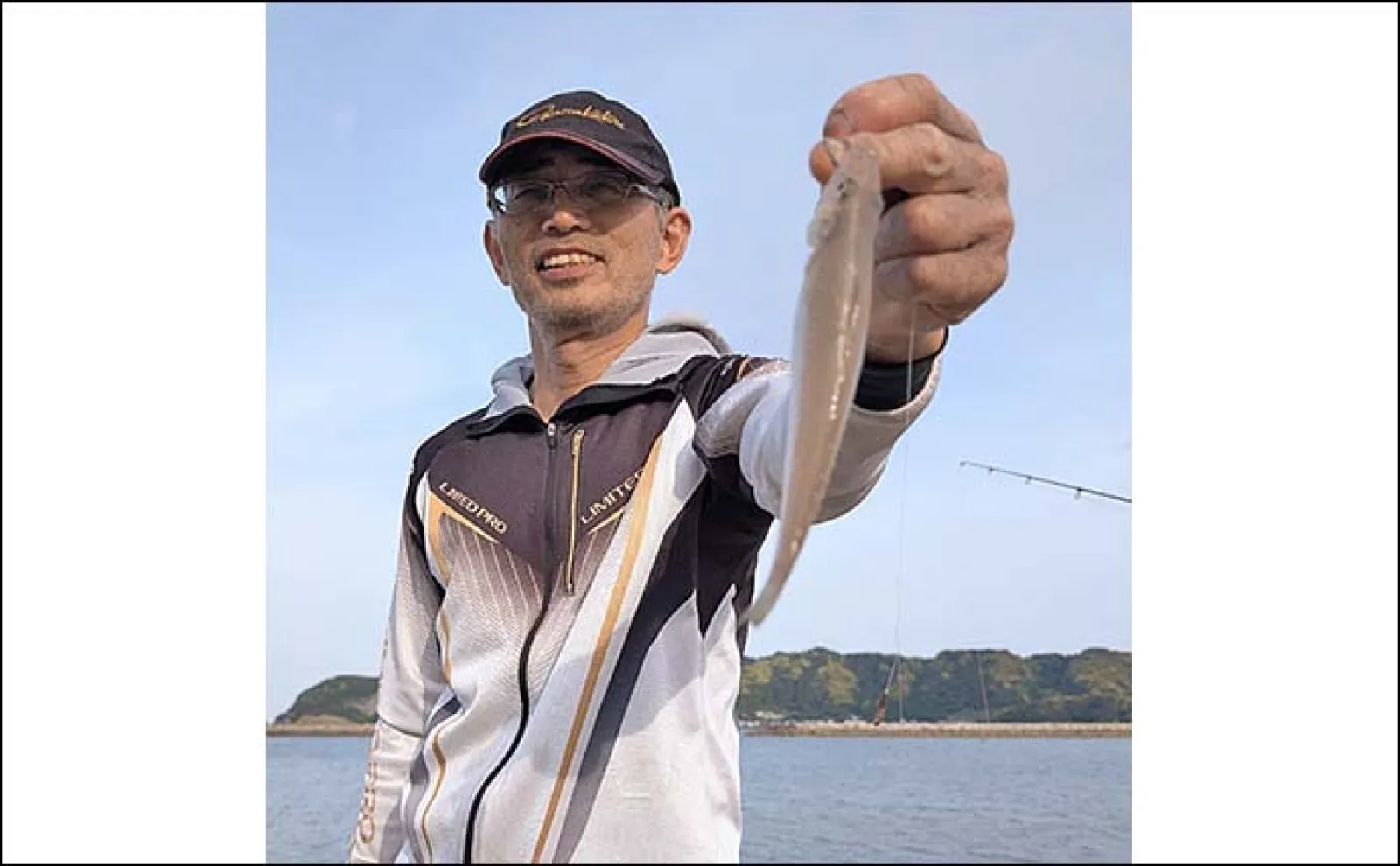 投げ釣りで24cmの良型シロギスを手中【和歌山・串本】ゲストに28cmのマダイも登場